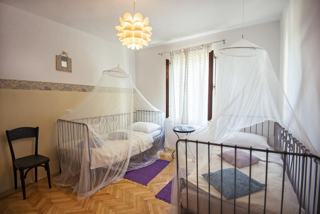 Apartments Petrcane Welcome Kamer foto